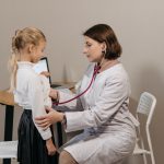 Gabinet pediatryczny - w jakich sytuacjach należy zapisać dziecko na wizytę?