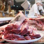 Jakie urządzenia są niezbędne w zakładzie przetwórstwa mięsnego?