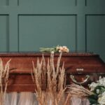 Usługi pogrzebowe - co wchodzi w ich skład?